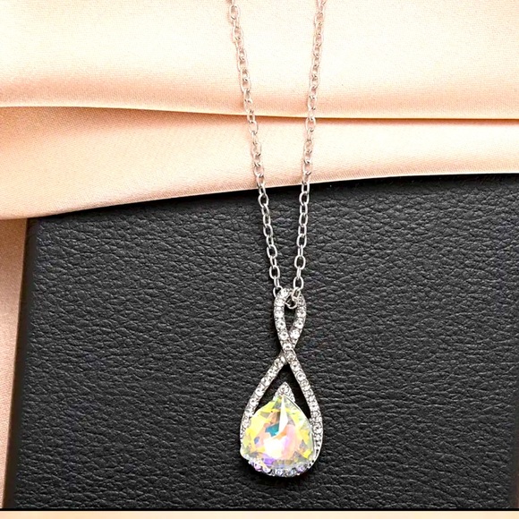 Water Drop Shape Colorful Crystal Pendant Necklace NWT - Picture 3 of 4